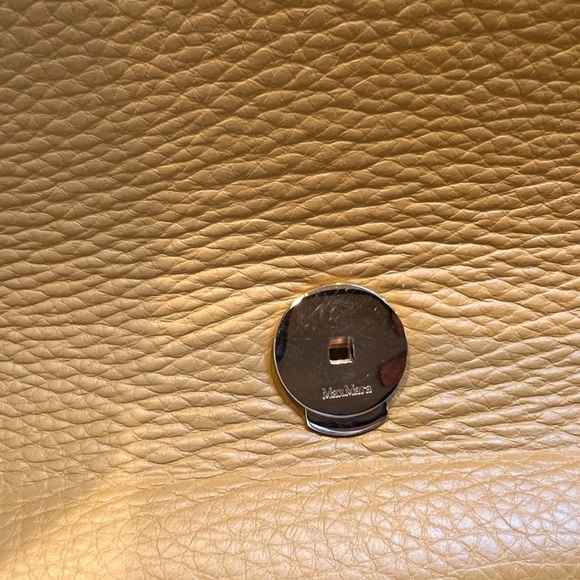 Max Mara J Bag with Jennifer Garner Note - Power of the Purse - Picture 5 of 10